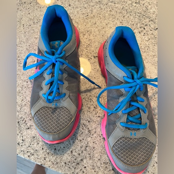 Girls Under Armour Shoes Size 5.5 - Picture 2 of 10